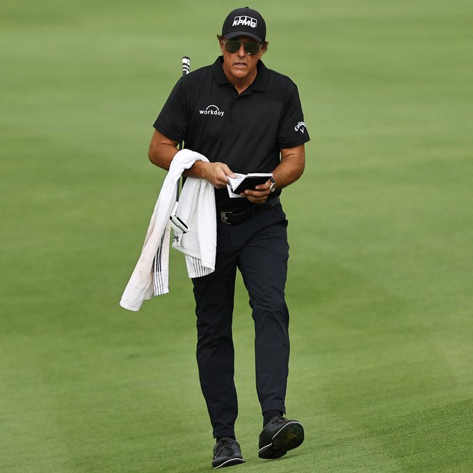 This image has an empty alt attribute; its file name is phil-mickelson-joggers.jpg